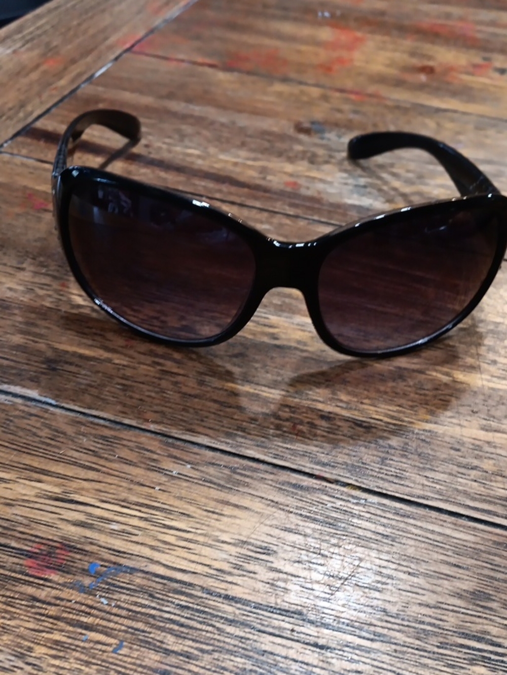 Classic Black Women's Oversized Sunglasses -